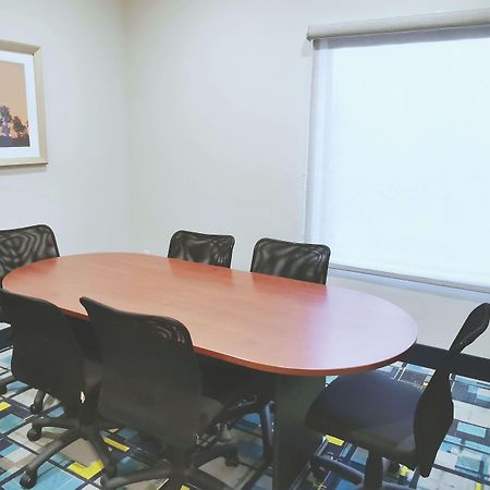 La Quinta By Wyndham Ne Long Beach/Cypress Hawaiian Gardens Extérieur photo