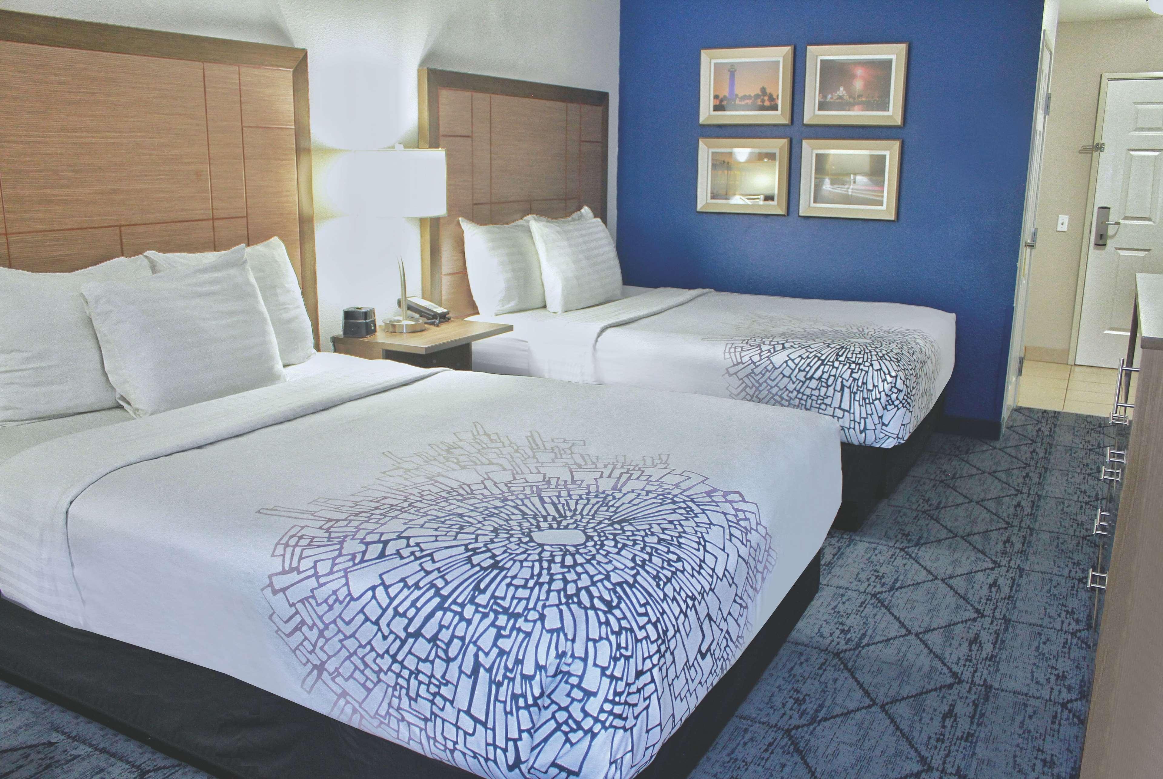 La Quinta By Wyndham Ne Long Beach/Cypress Hawaiian Gardens Extérieur photo