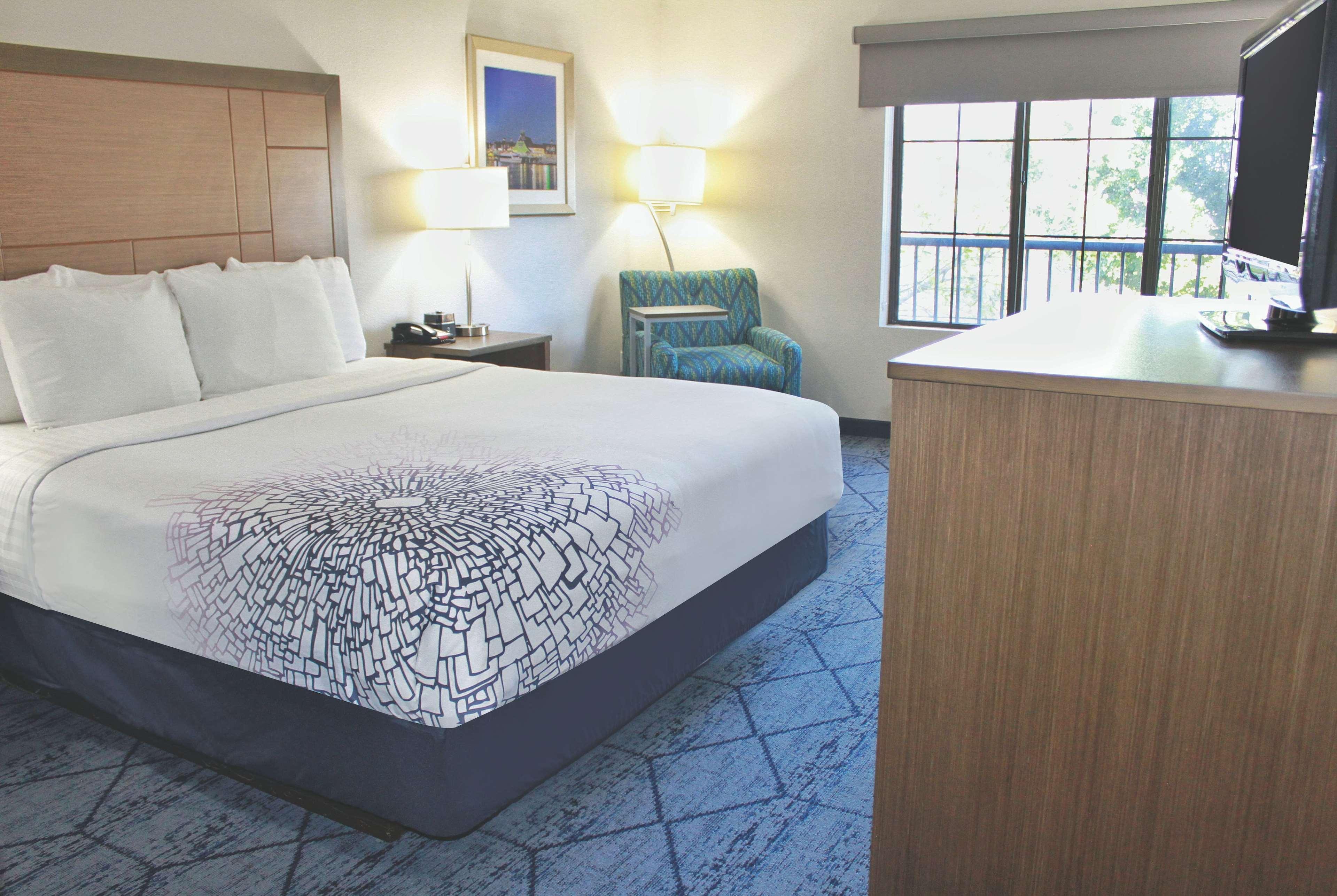 La Quinta By Wyndham Ne Long Beach/Cypress Hawaiian Gardens Extérieur photo