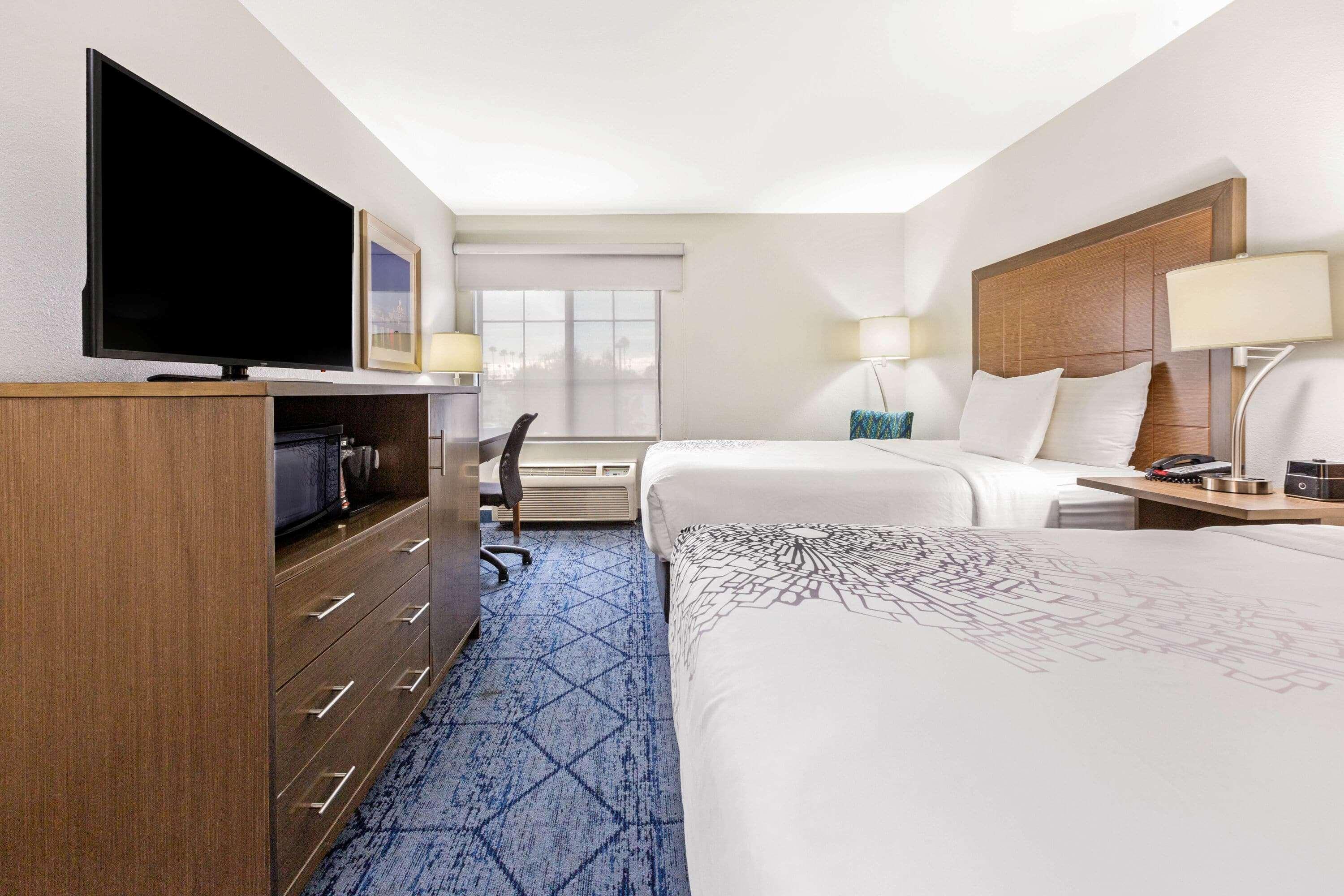 La Quinta By Wyndham Ne Long Beach/Cypress Hawaiian Gardens Extérieur photo