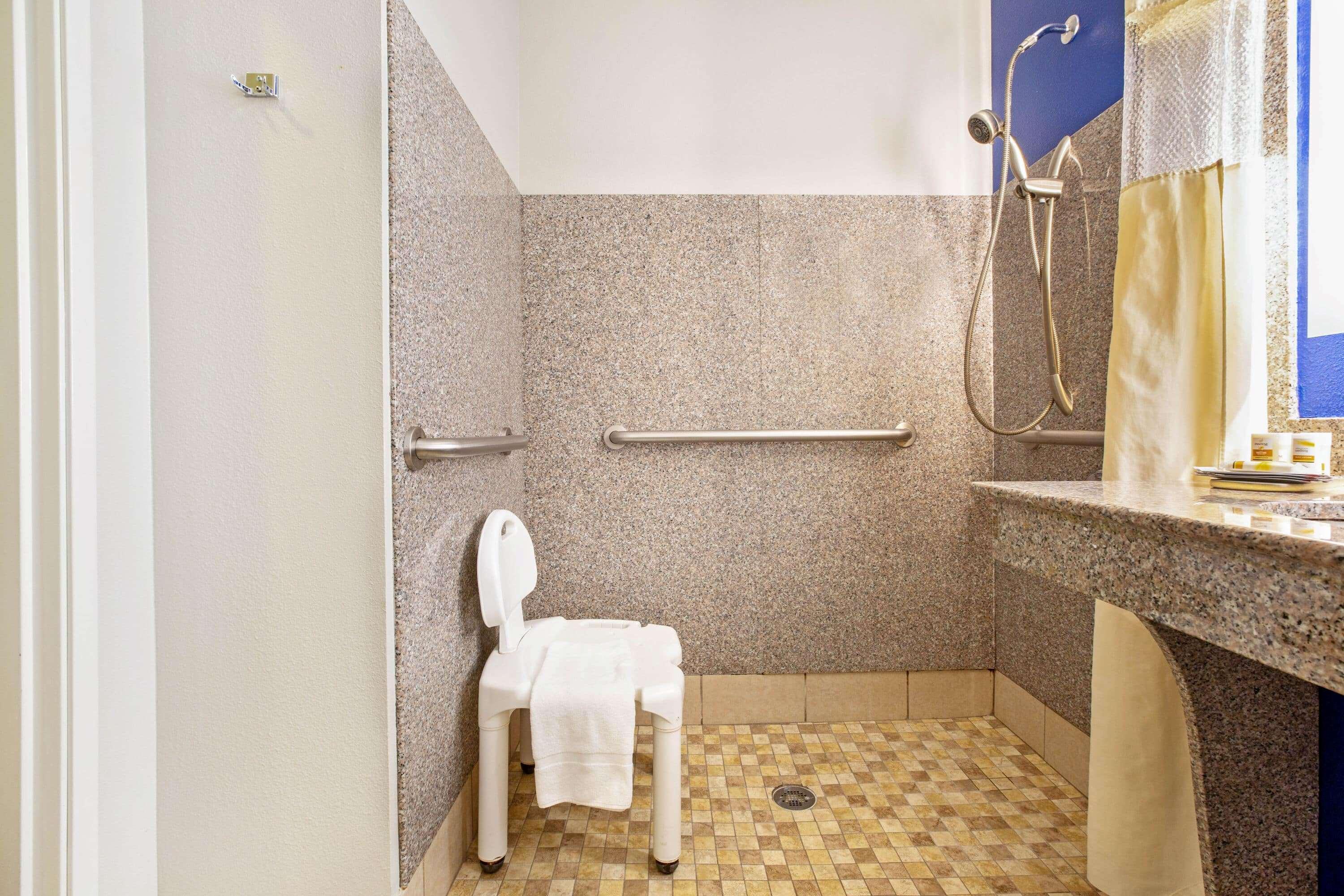 La Quinta By Wyndham Ne Long Beach/Cypress Hawaiian Gardens Extérieur photo