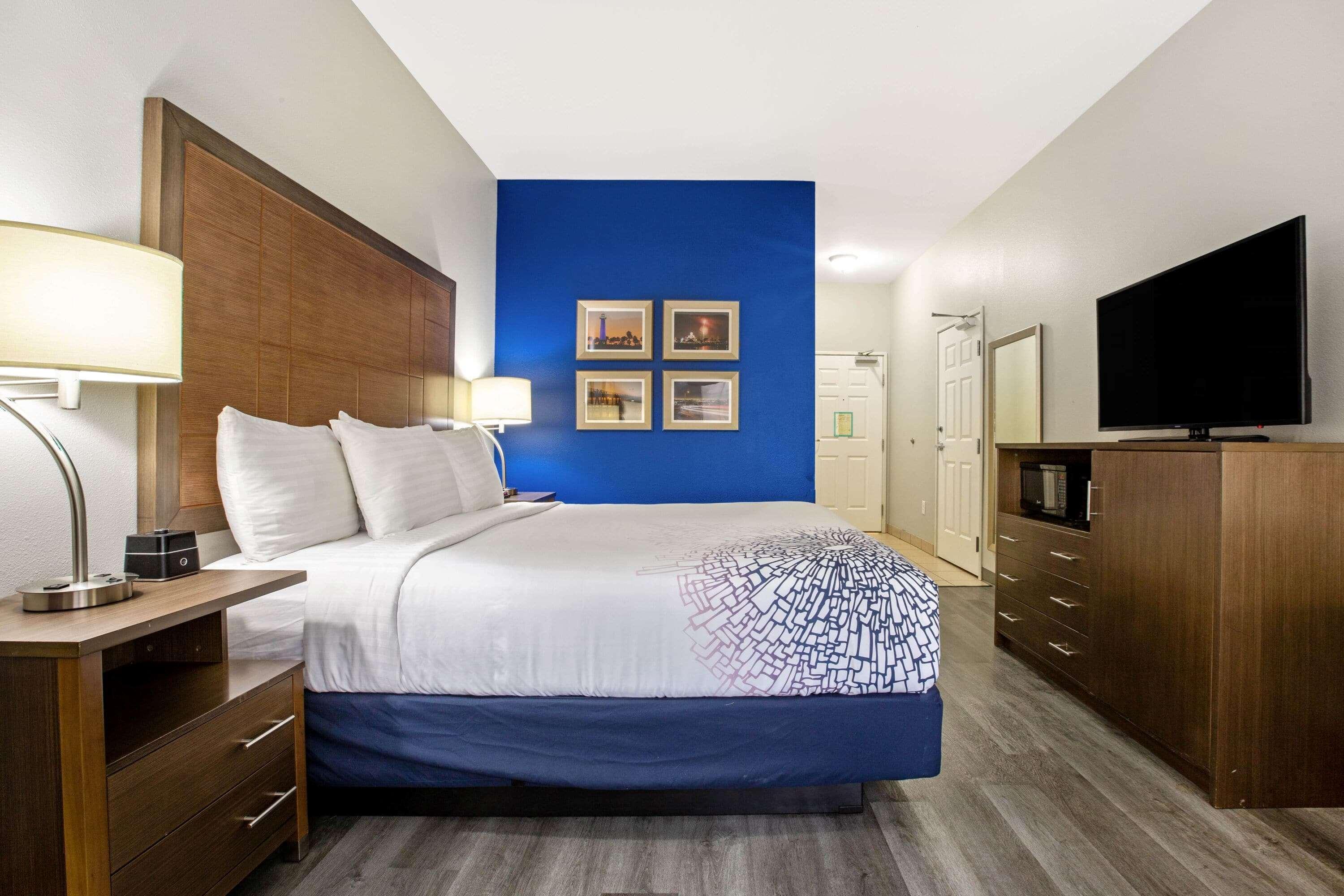 La Quinta By Wyndham Ne Long Beach/Cypress Hawaiian Gardens Extérieur photo