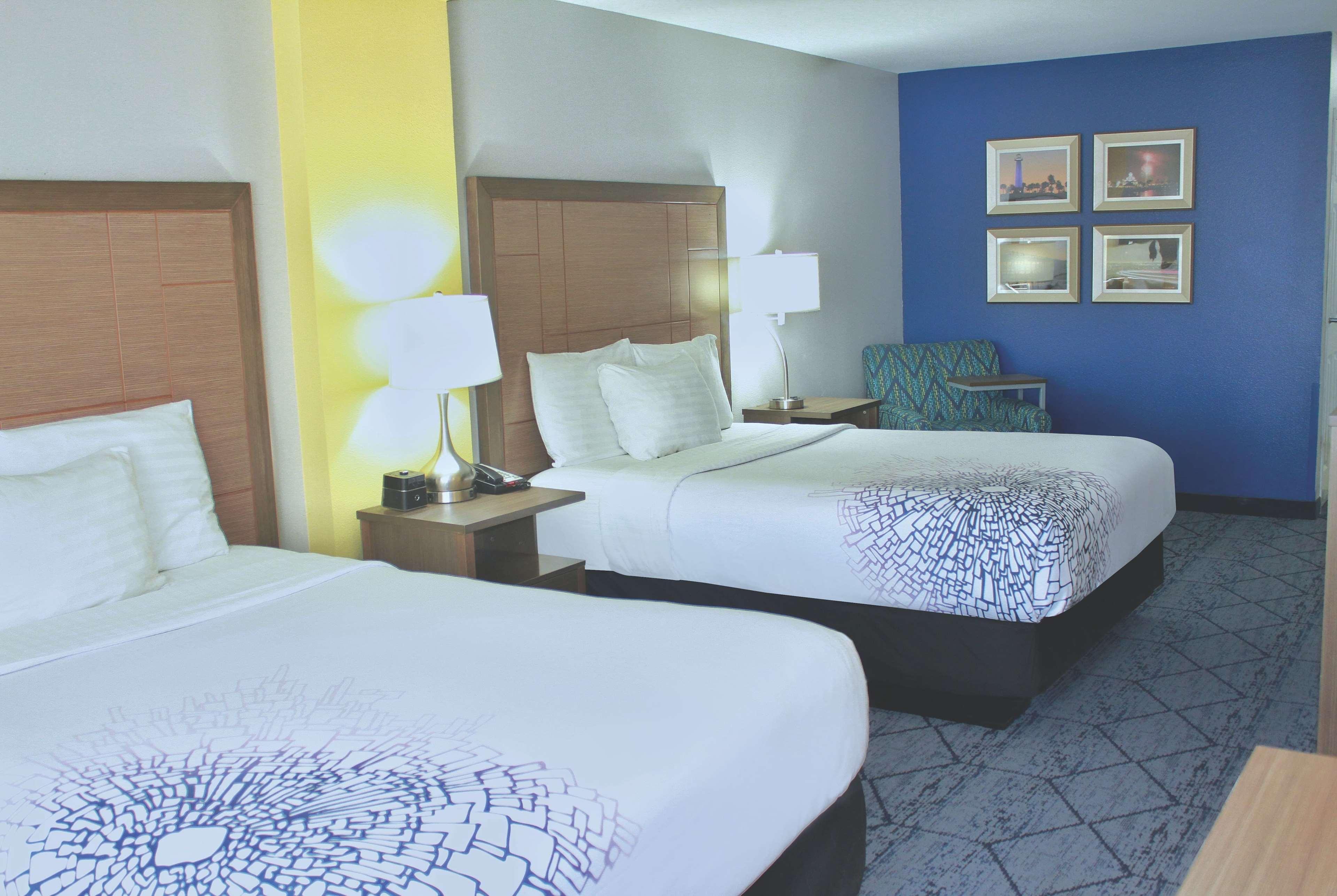 La Quinta By Wyndham Ne Long Beach/Cypress Hawaiian Gardens Extérieur photo