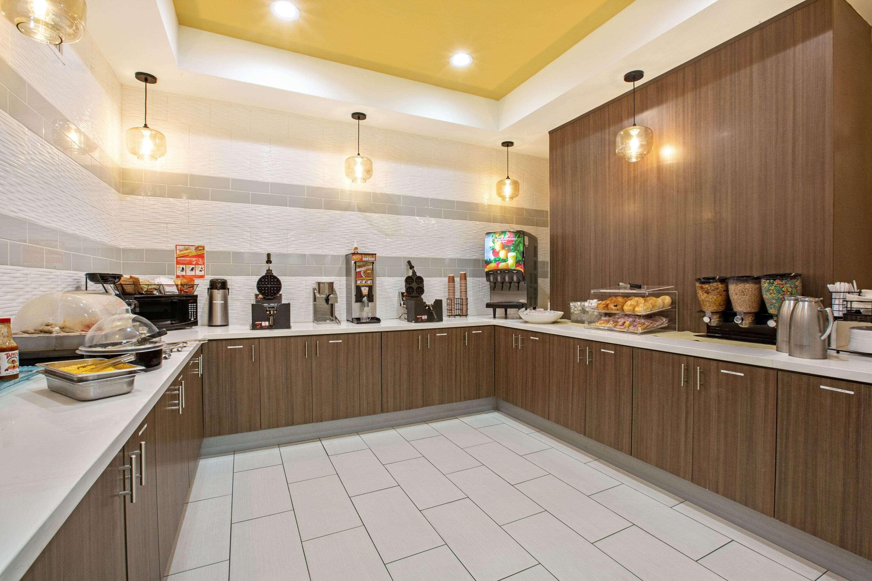 La Quinta By Wyndham Ne Long Beach/Cypress Hawaiian Gardens Extérieur photo