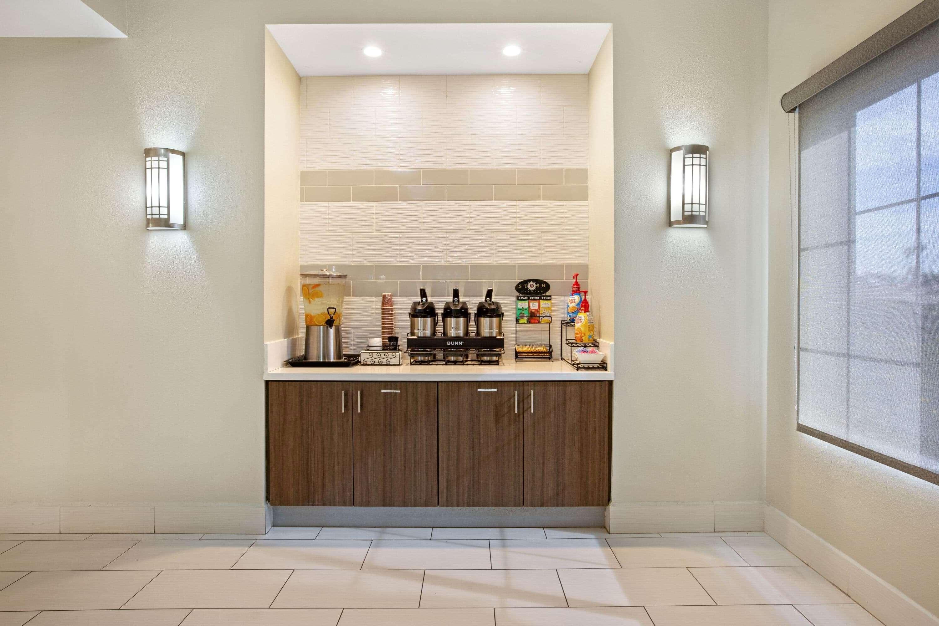La Quinta By Wyndham Ne Long Beach/Cypress Hawaiian Gardens Extérieur photo
