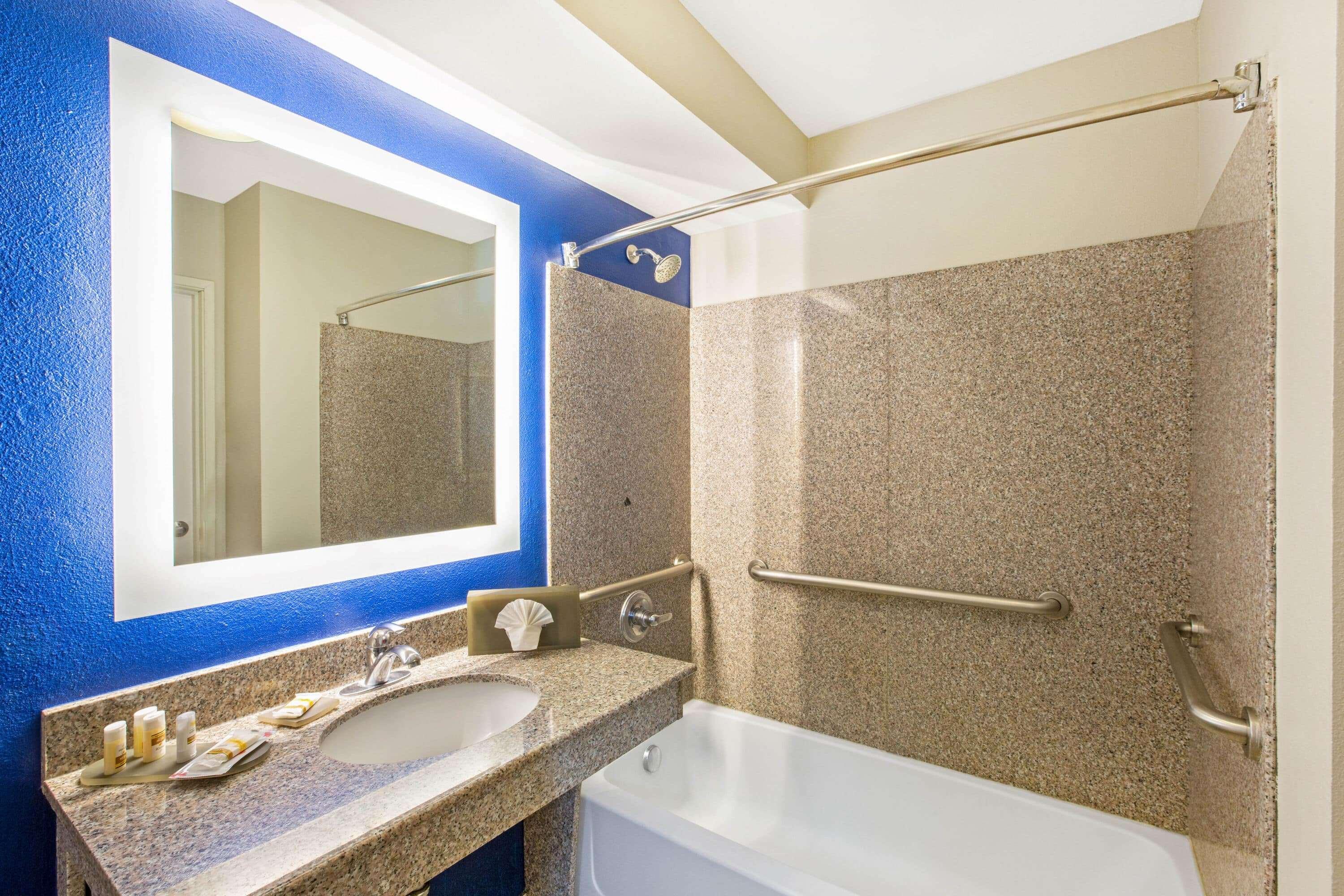 La Quinta By Wyndham Ne Long Beach/Cypress Hawaiian Gardens Extérieur photo