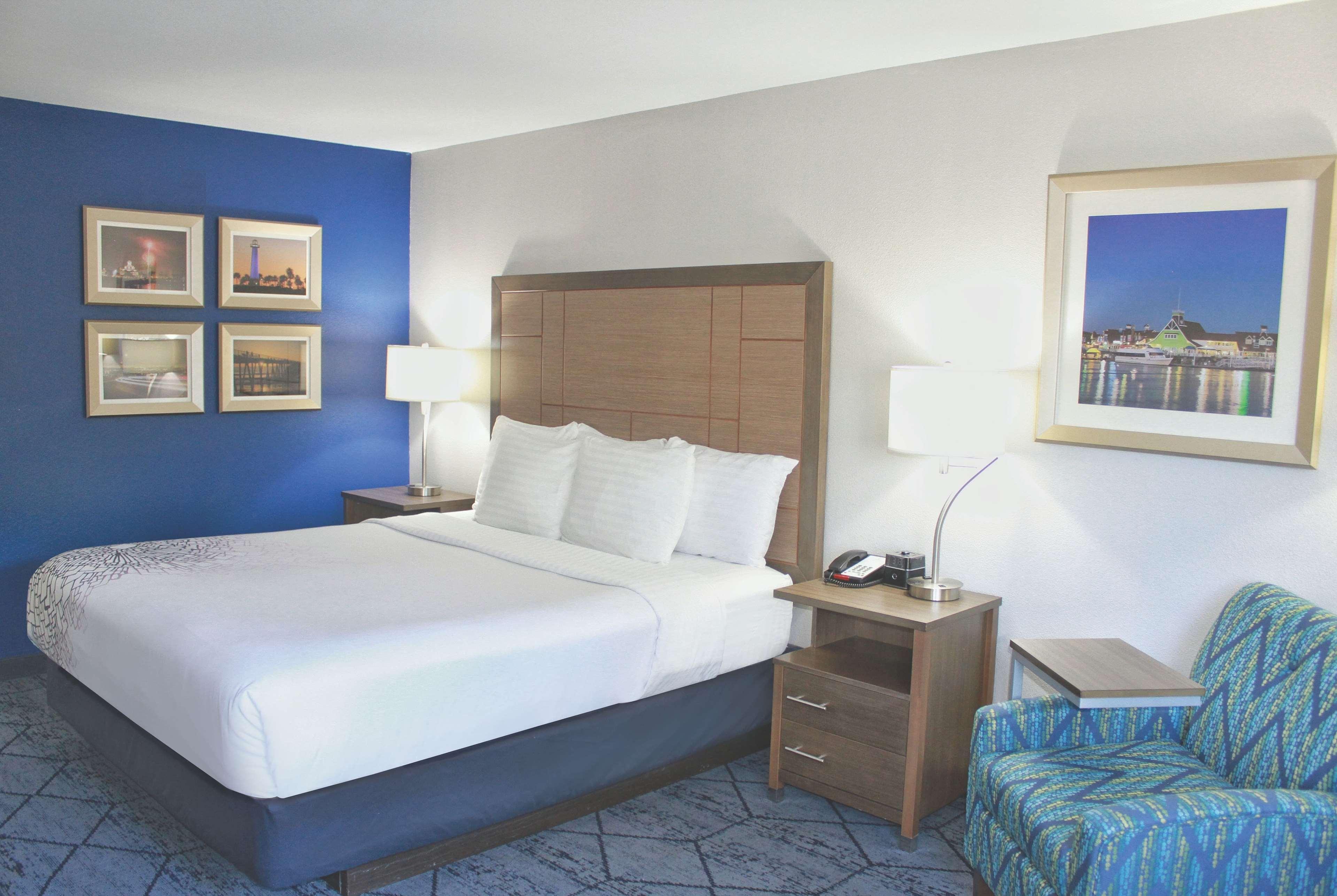 La Quinta By Wyndham Ne Long Beach/Cypress Hawaiian Gardens Extérieur photo