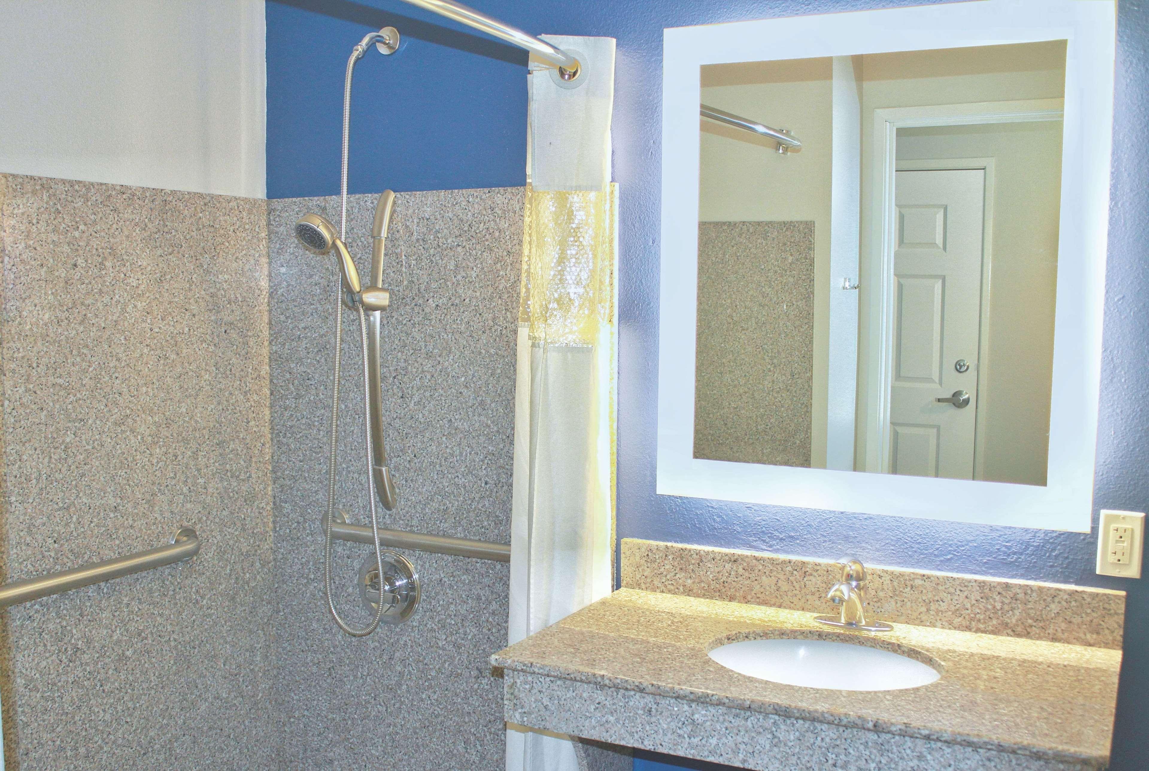 La Quinta By Wyndham Ne Long Beach/Cypress Hawaiian Gardens Extérieur photo