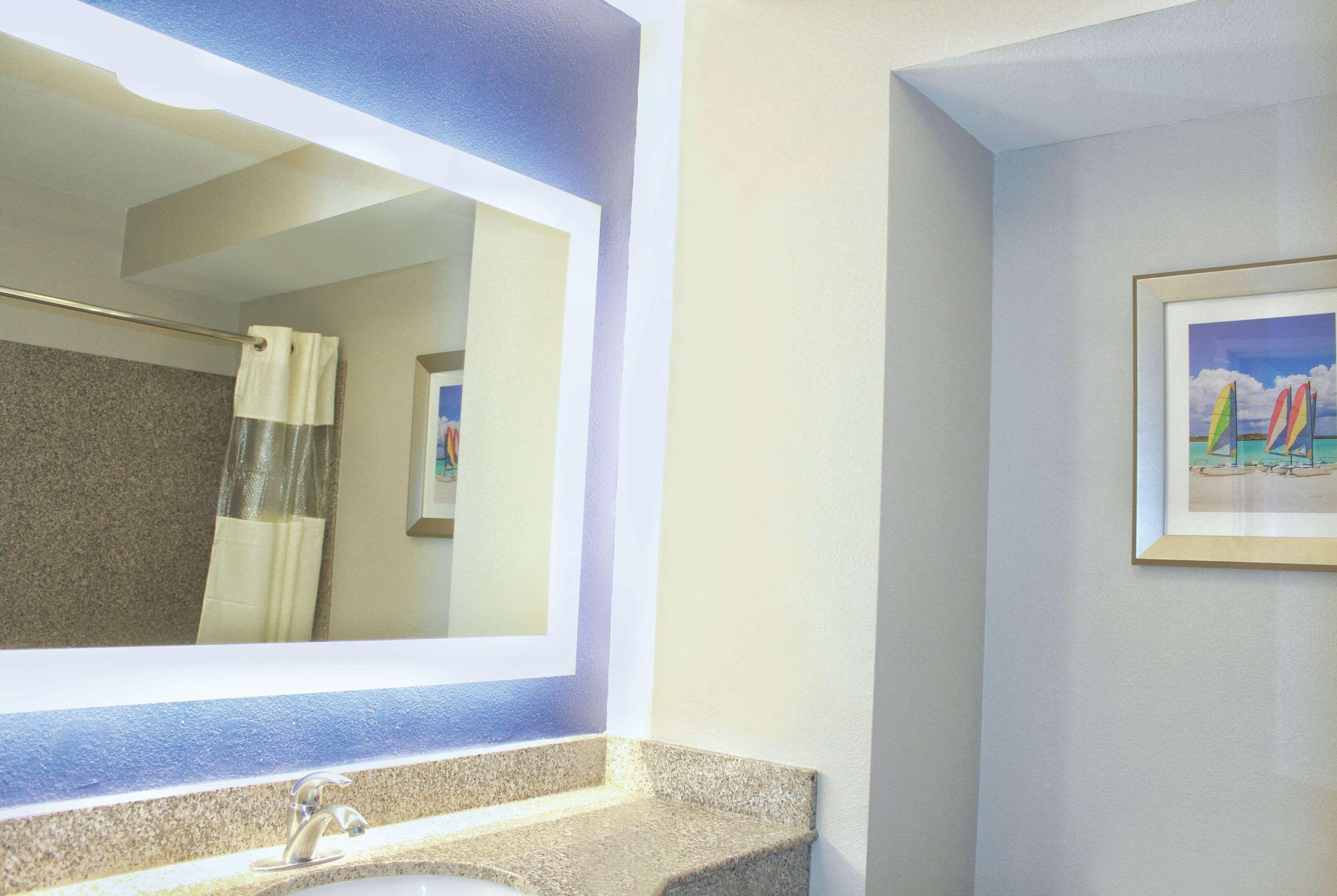La Quinta By Wyndham Ne Long Beach/Cypress Hawaiian Gardens Extérieur photo