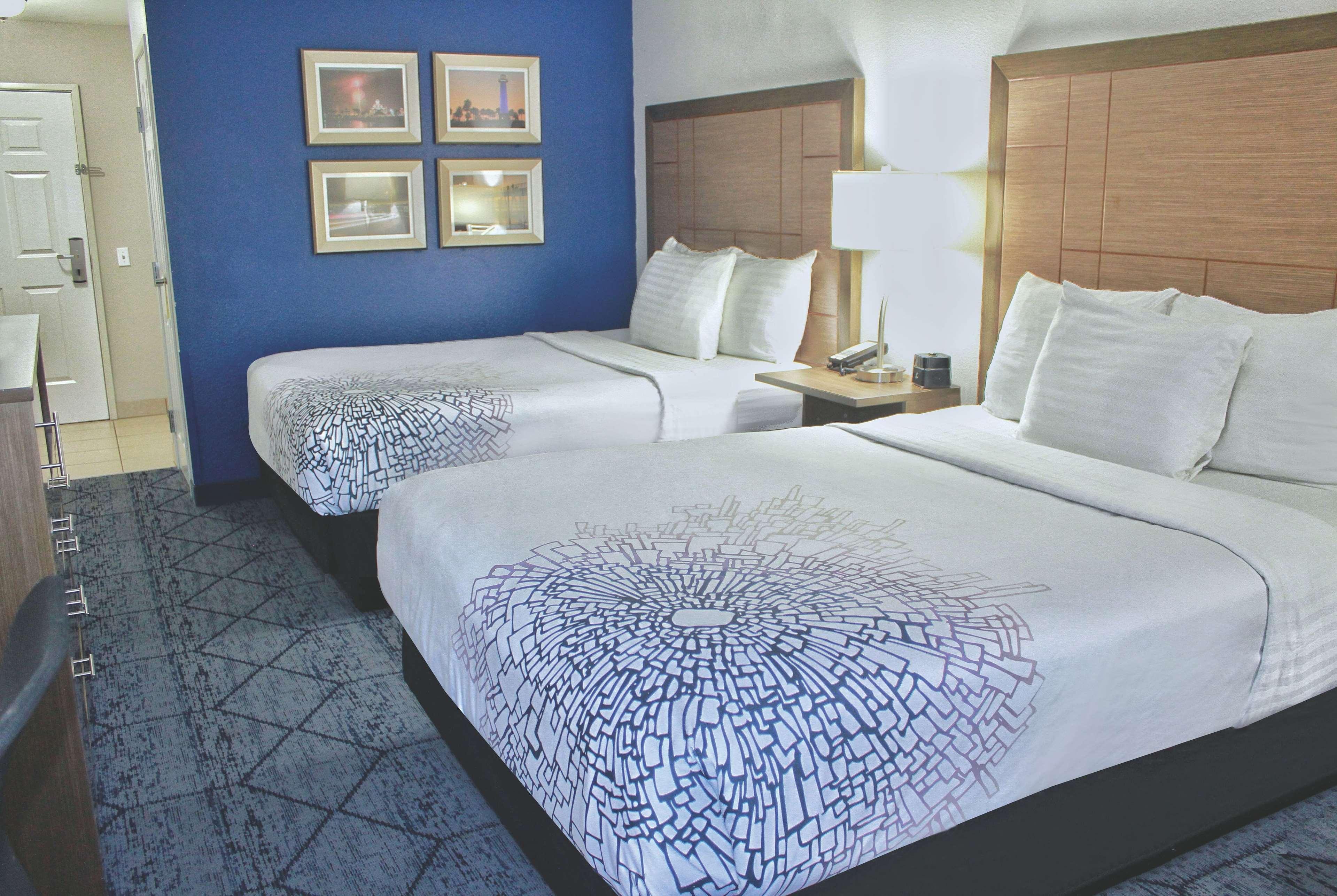 La Quinta By Wyndham Ne Long Beach/Cypress Hawaiian Gardens Extérieur photo