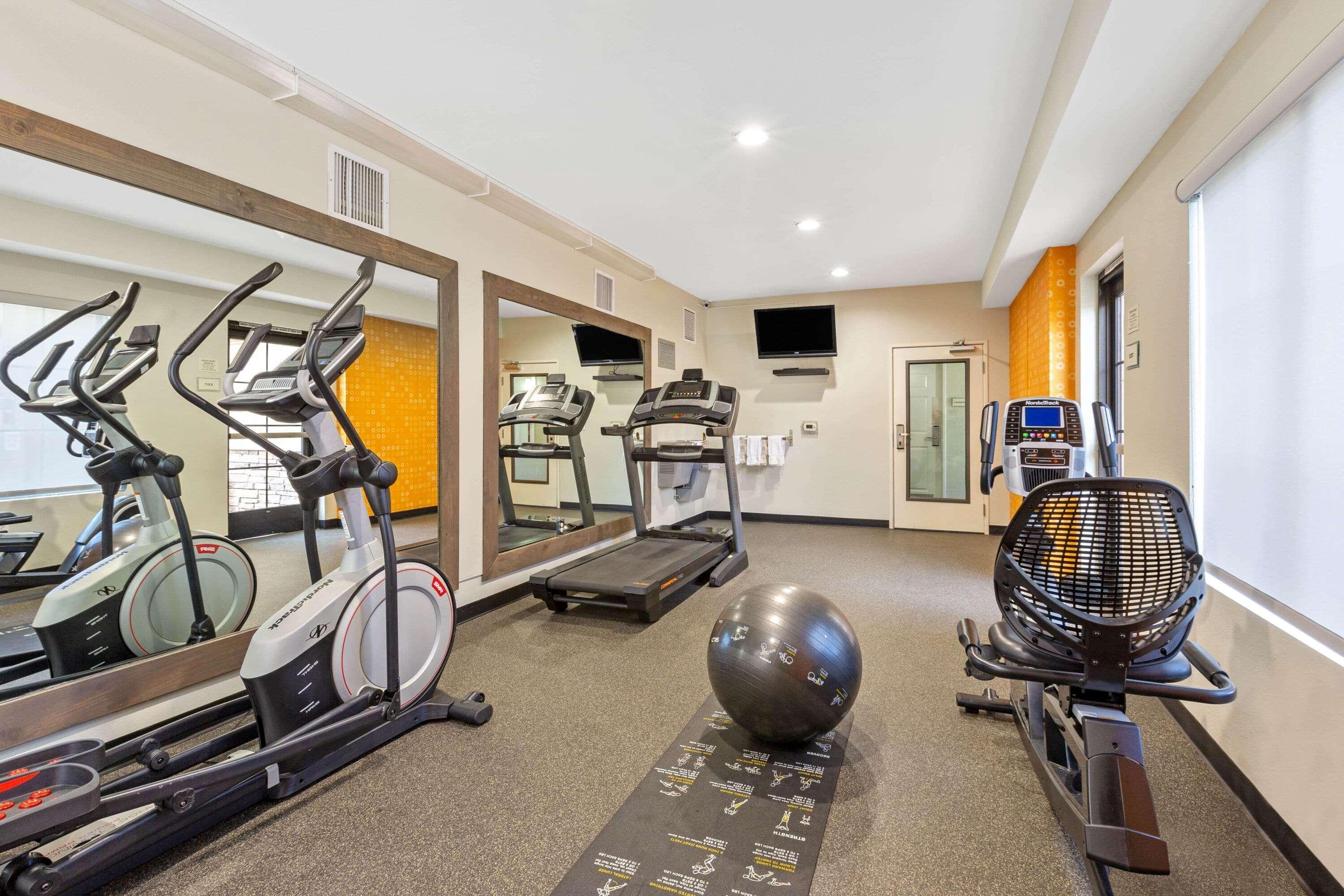 La Quinta By Wyndham Ne Long Beach/Cypress Hawaiian Gardens Extérieur photo