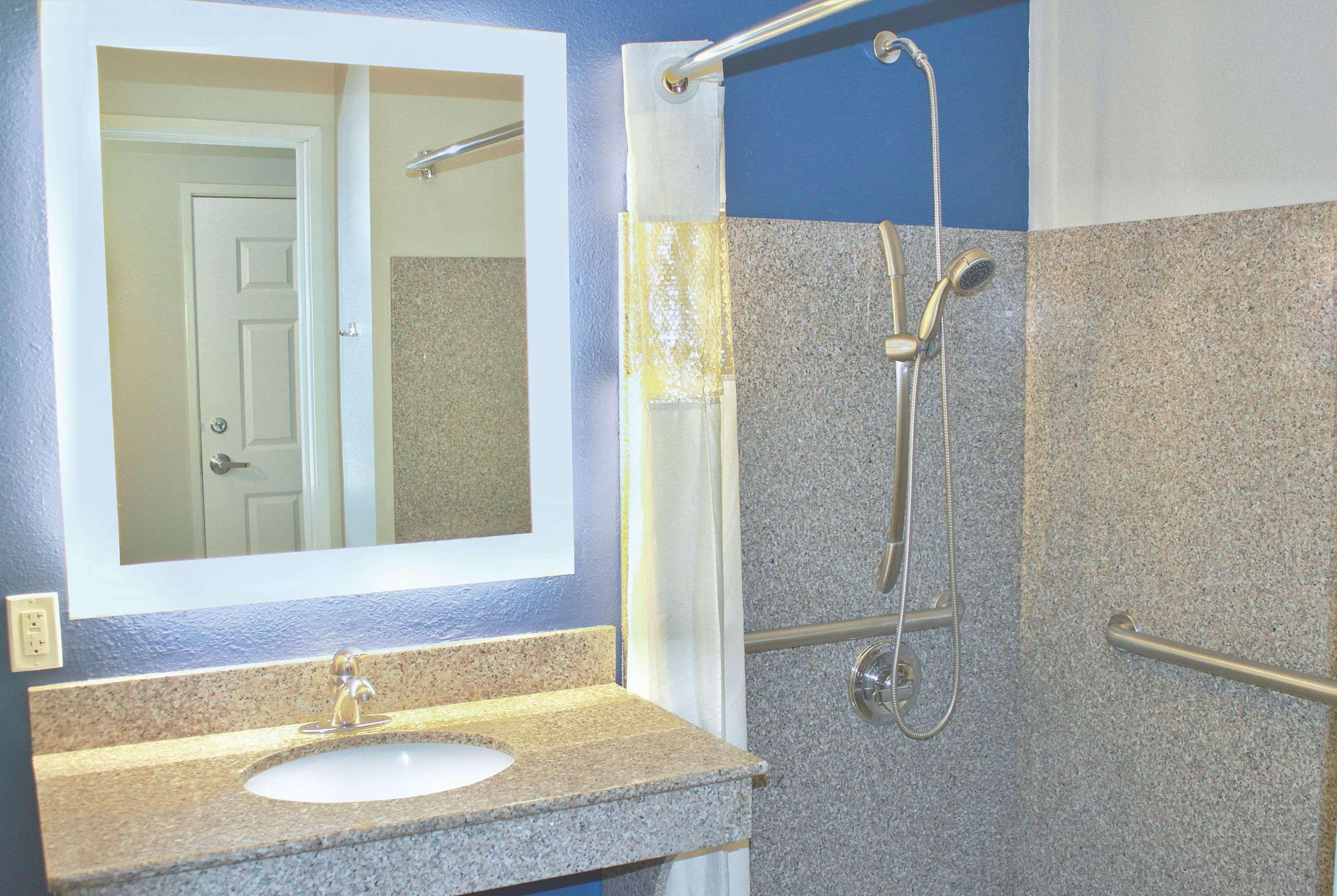 La Quinta By Wyndham Ne Long Beach/Cypress Hawaiian Gardens Extérieur photo